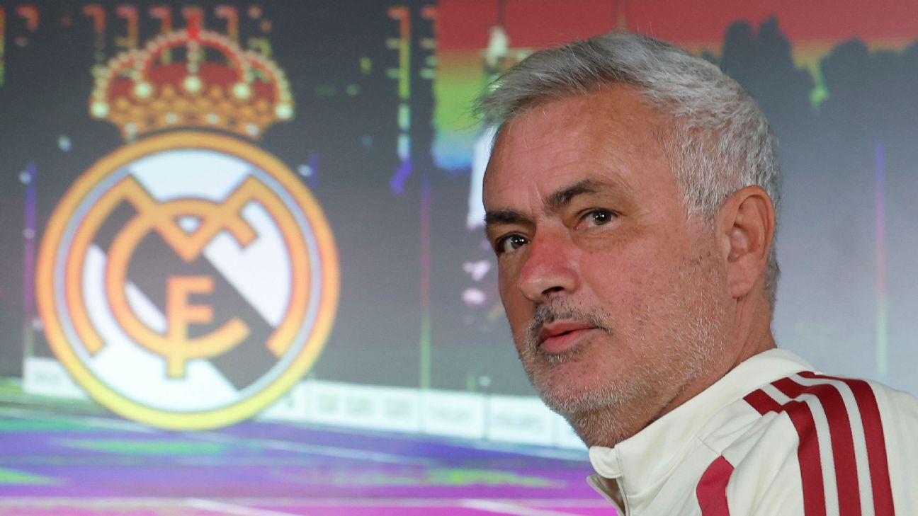 José Mourinho in a reference photograph.